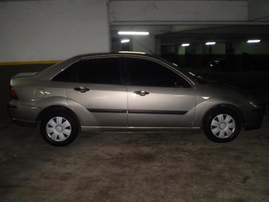 Ford Focus ambiente 1.8 TDI 4 p en Caballito