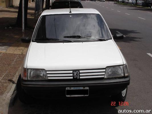 Peugeot 205 Junior en Flores Peugeot 205 Junior en Flores