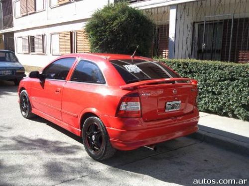 Chevrolet astra en villa mercedes #3