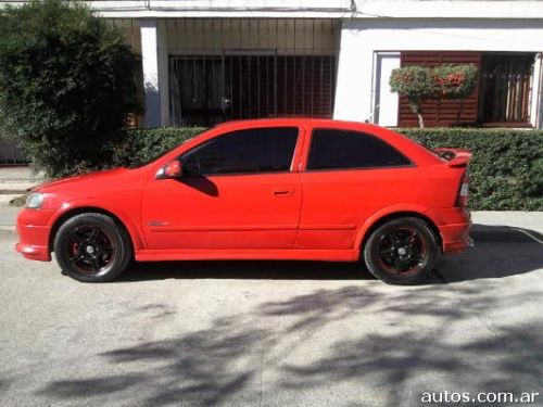 Chevrolet astra en villa mercedes