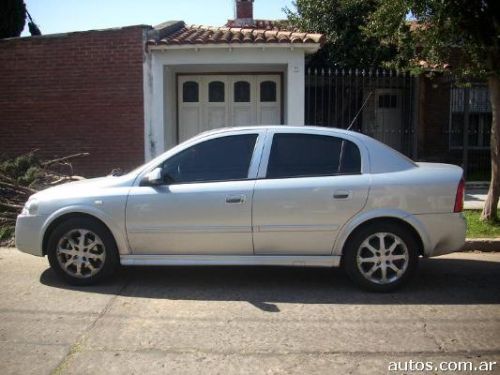 Chevrolet astra en villa mercedes #4
