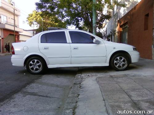 Chevrolet astra en villa mercedes #6